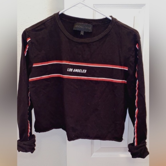 KENDALL + KYLIE Womens Black LOS ANGELES Long Sleeve Cropped Tee T-Shirt - Picture 2 of 9